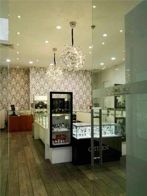 一點(diǎn)紅國外燈具店 經(jīng)銷商展示照明藝術(shù)